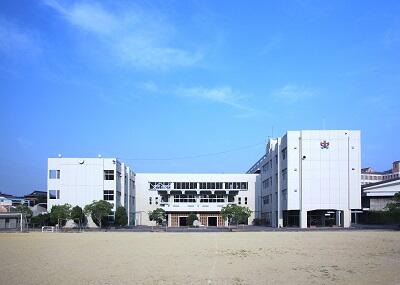 坂出中学校 (2,760m)