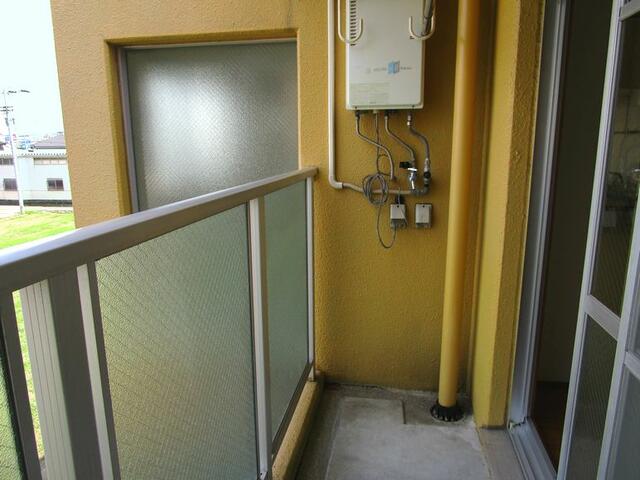バルコニー／洗濯機は屋外（ベランダ）に設置します