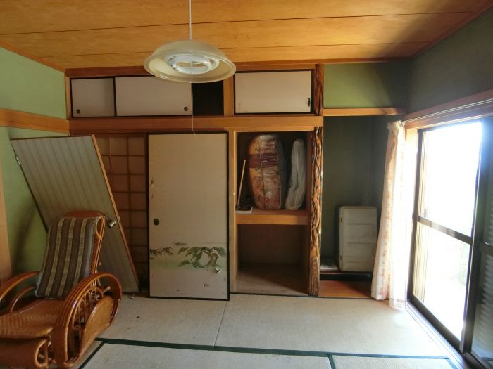 ＤＫ横の６帖和室