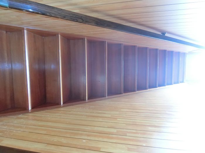 ２階へのストレート階段