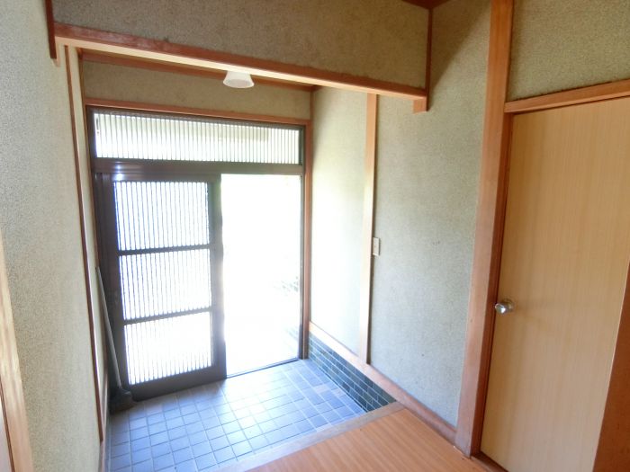南向きで日当たりの良い玄関