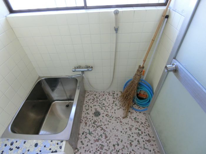 タイル張りの浴室