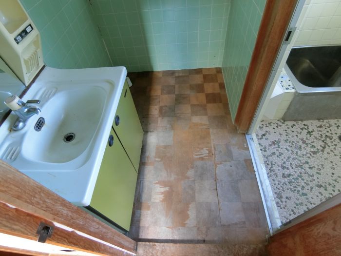 水廻り　床修理必要