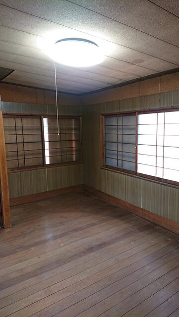 リビング以外の居室／現賃借人入居前（約６年前）の写真です。