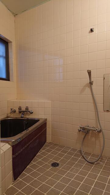 浴室／現賃借人入居前（約６年前）の写真です。