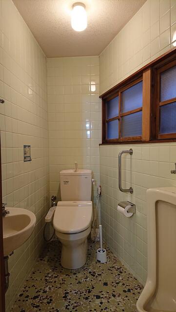 トイレ／現賃借人入居前（約６年前）の写真です。