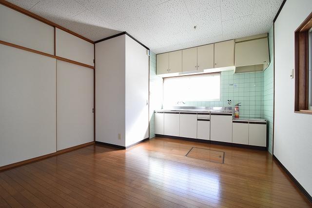 リビング／９畳のダイニングです。収納スペースあります。