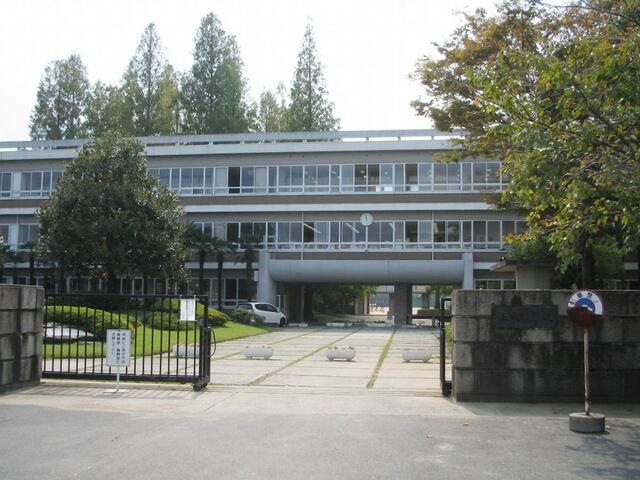 三木町立三木中学校 (1,701m)