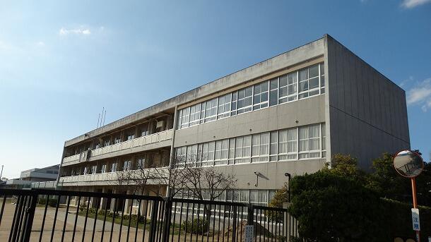 三木町立三木中学校 (1,795m)