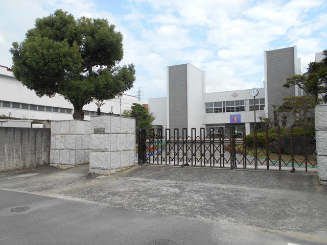 宇多津町立宇多津小学校 (1,228m)