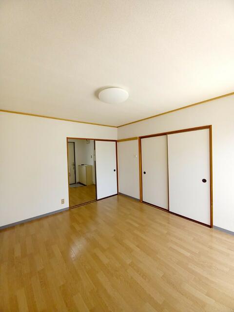 リビング以外の居室／洋室６帖