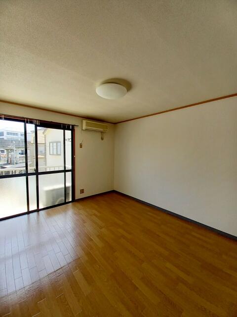 リビング以外の居室／洋室６帖