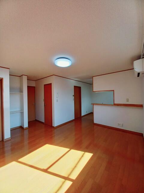 リビング以外の居室／広々１２帖