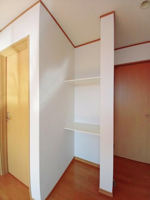 リビング以外の居室／収納棚