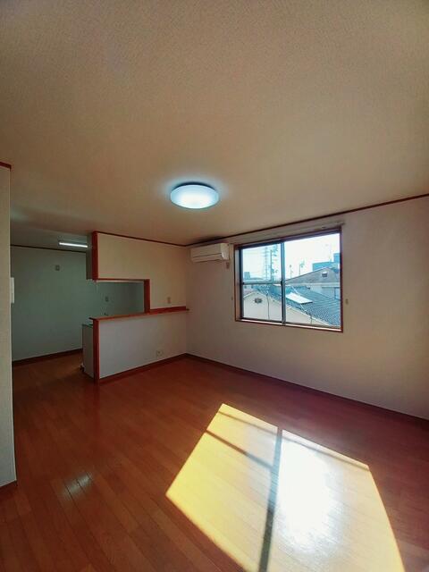 リビング以外の居室／広々１２帖