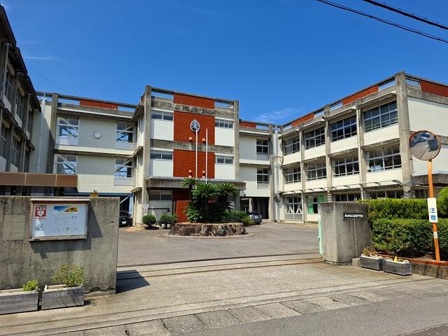 坂出市立東部中学校 (1,130m)