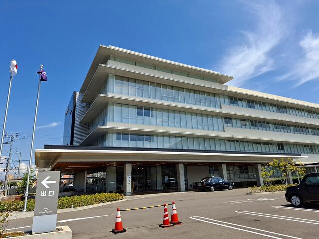 坂出市役所 (1,160m)