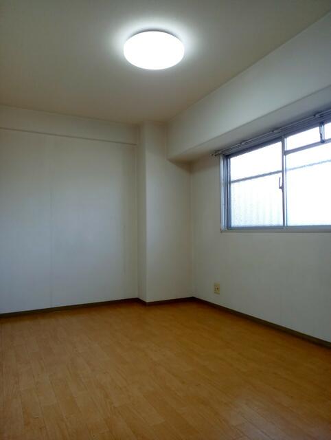 リビング以外の居室／洋室６帖