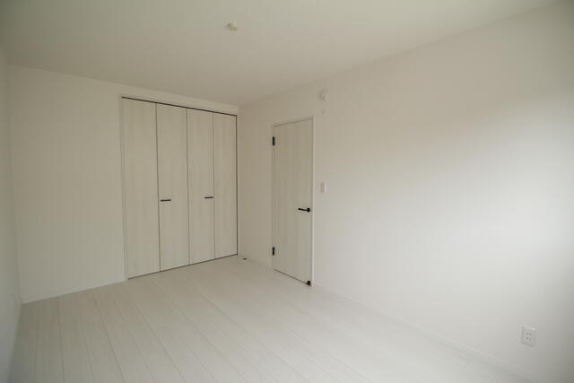 リビング以外の居室／Ａ・Ｂ・Ｃ棟の居室です。白を基調としたお部屋です。