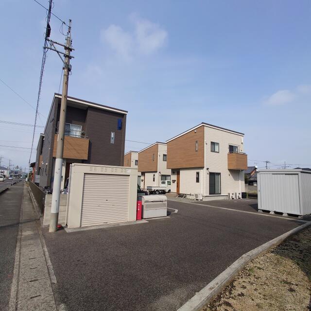 現地（外観）／５棟の戸建。現在満室です。