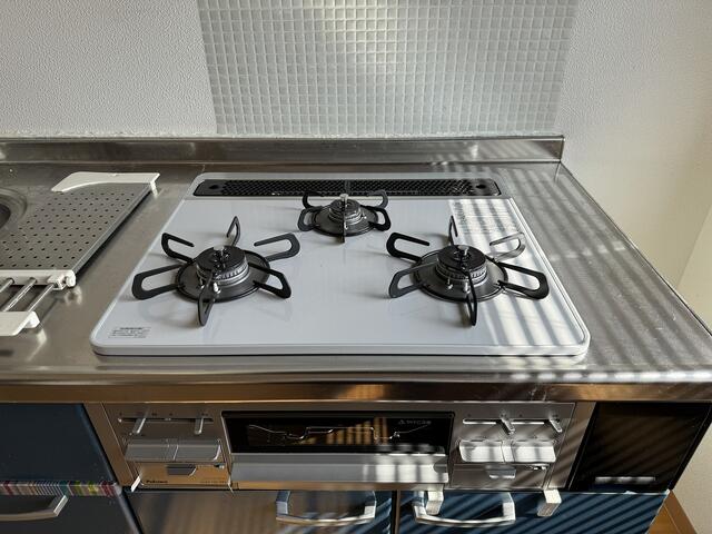 システムキッチン（新品）３口グリル付きガステーブル