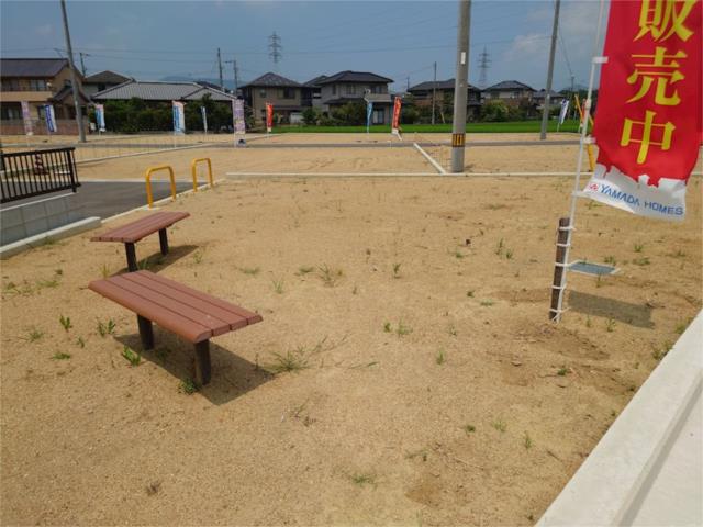 分譲地内に公園があるから、お子様の様子がすぐに見えて安心。家