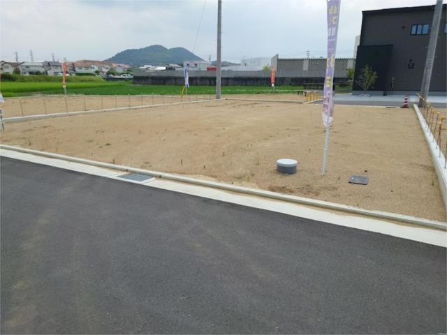 平坦地だから車の出入りがスムーズ。荷物運びもラクにでき、毎日