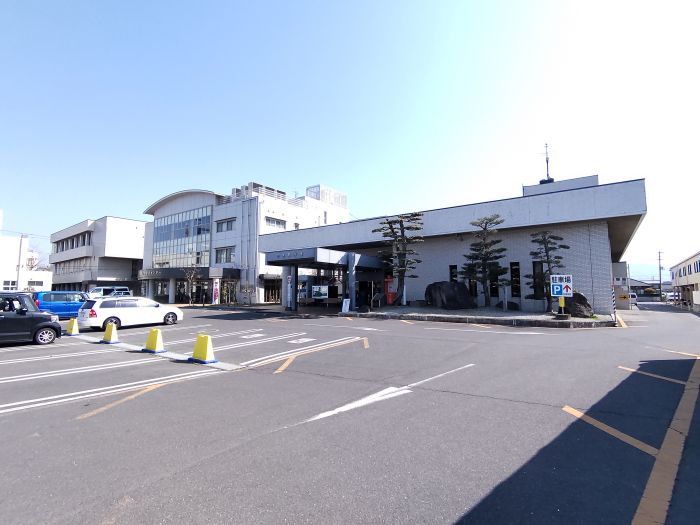 三木町役場 (1,800m)