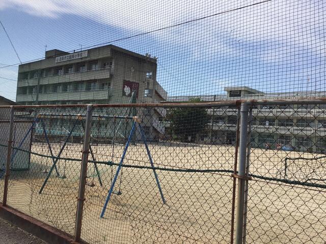 西条市立飯岡小学校 (1,315m)