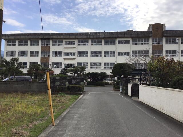 西条市立西条東中学校 (1,122m)