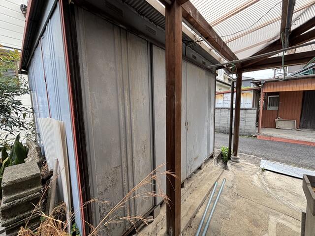 物置。　何かとしっかりと入ります。（鍵付きです。）