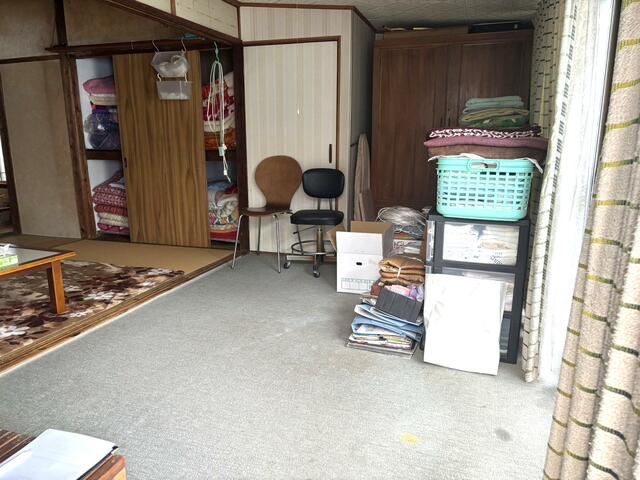 リビング以外の居室／南側の洋室は陽当たり◎　外からこのお部屋に入ることもできるの