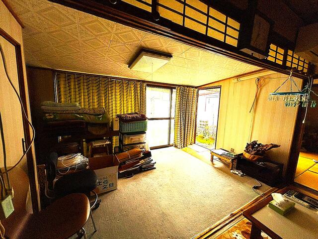 リビング以外の居室／右手奥が出入りのできるドアがついています。