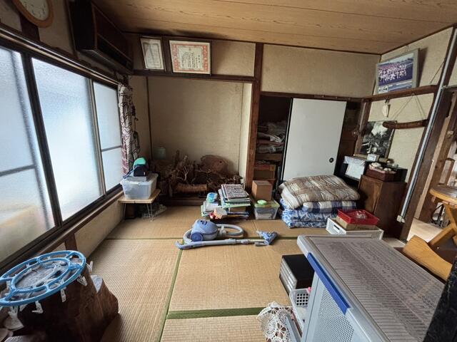 リビング以外の居室／東側の和室６帖。　寝室にするにはぴったりサイズ。