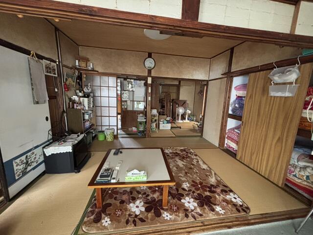 リビング以外の居室／洋室の隣の和室６帖。　お隣の洋室とくっつけて大きなリビングに