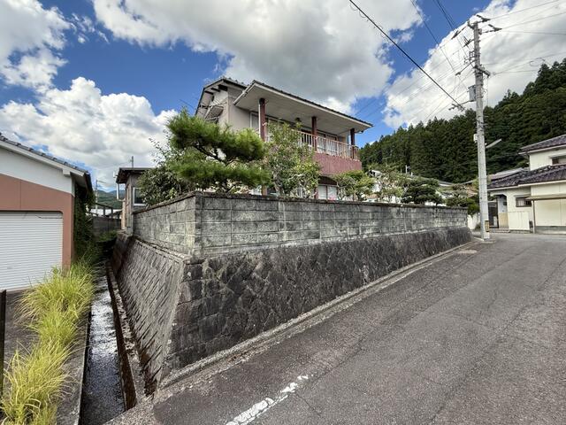 detached 愛媛県上浮穴郡久万高原町菅生 地図を見る