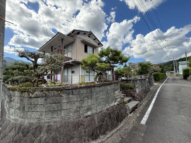 detached 愛媛県上浮穴郡久万高原町菅生 地図を見る