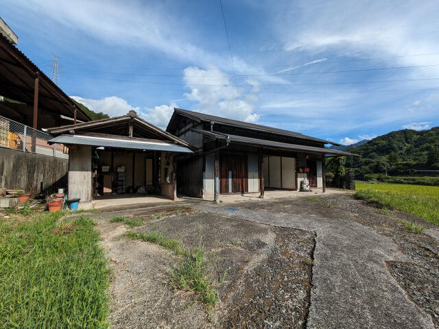 detached 愛媛県松山市窪野町 地図を見る