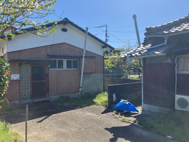 detached 愛媛県伊予郡松前町大字出作 地図を見る