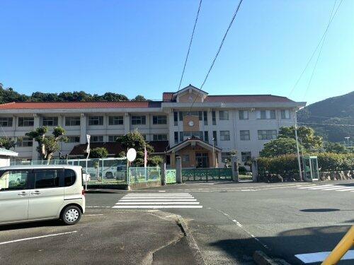 西予市立三瓶小学校 (2,613m)