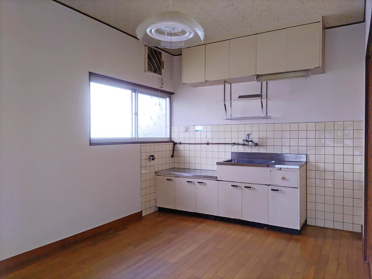 キッチン／ＤＫは壁をきれいに塗装してあります