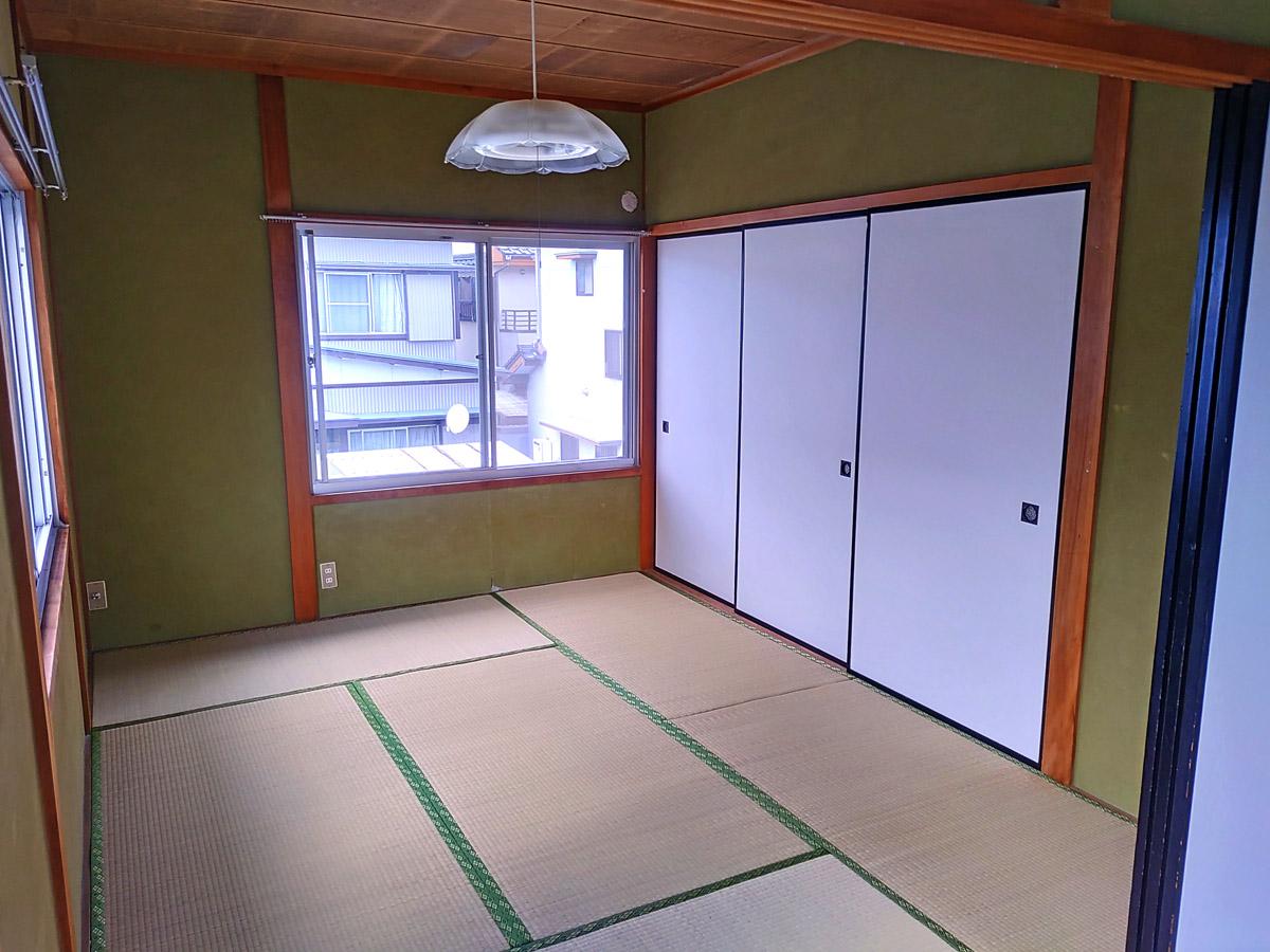 リビング以外の居室／２階北和室、収納力も十分です