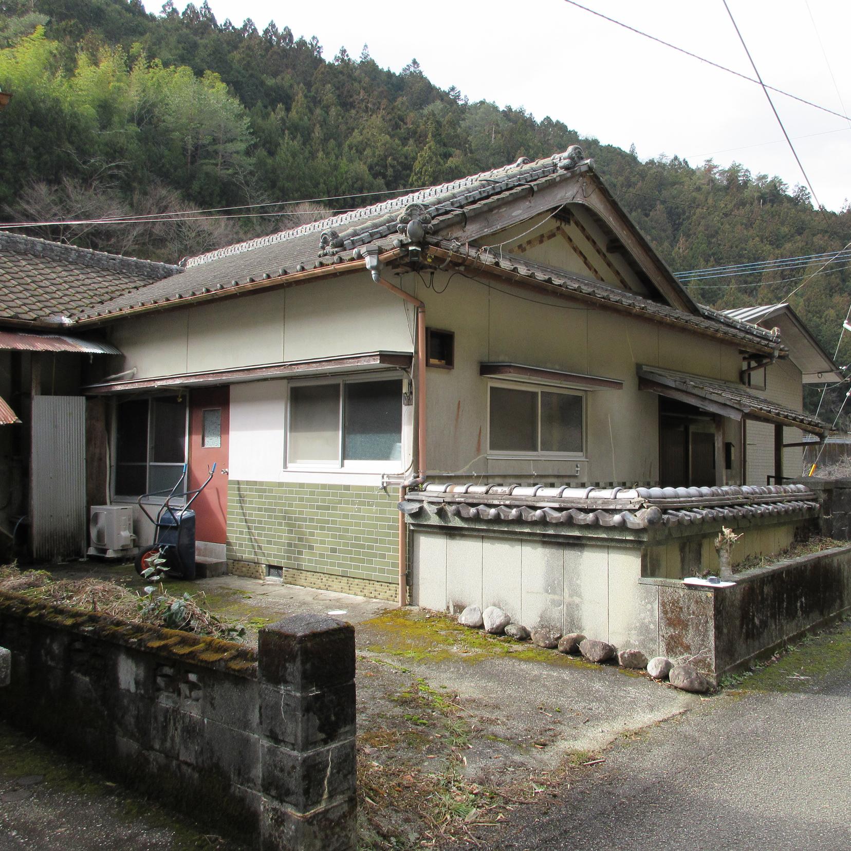 detached 高知県吾川郡仁淀川町長者丙 地図を見る