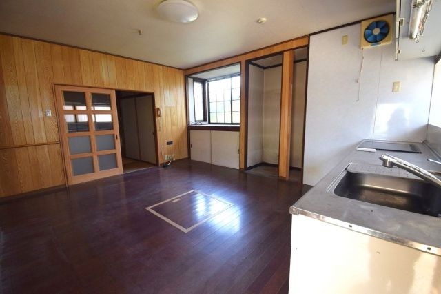 detached 福岡県鞍手郡小竹町大字赤地 地図を見る