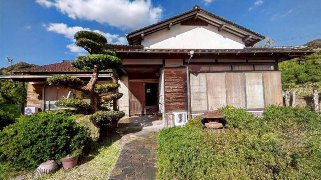 detached 福岡県鞍手郡小竹町大字赤地 地図を見る