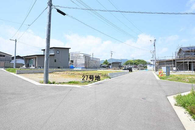 現地土地／建築条件付　２７号地　１，４１５万円　６３．０坪