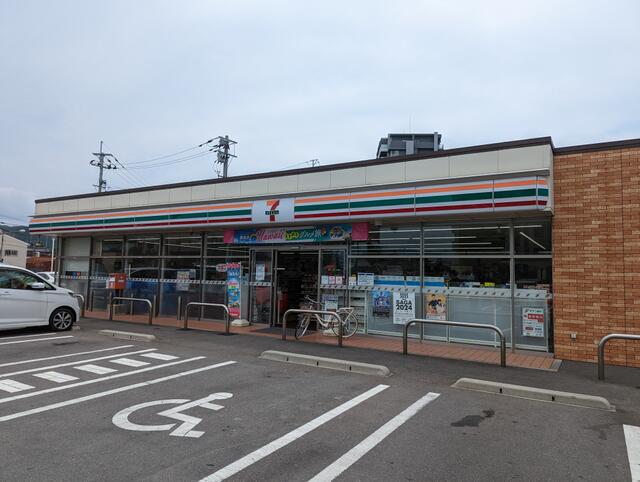 セブンイレブン唐津中央店 (351m)