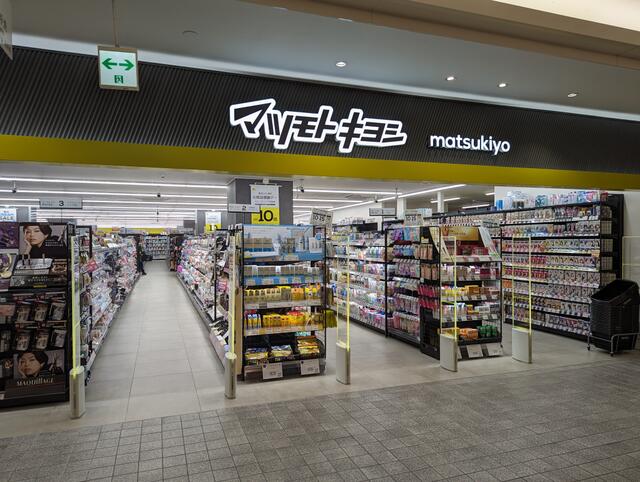 マツモトキヨシえきマチ１丁目唐津駅店 (526m)
