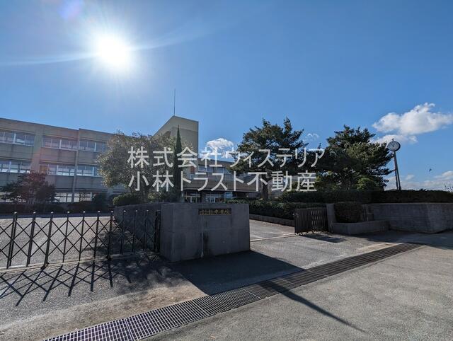唐津市立鏡中学校 (1,842m)