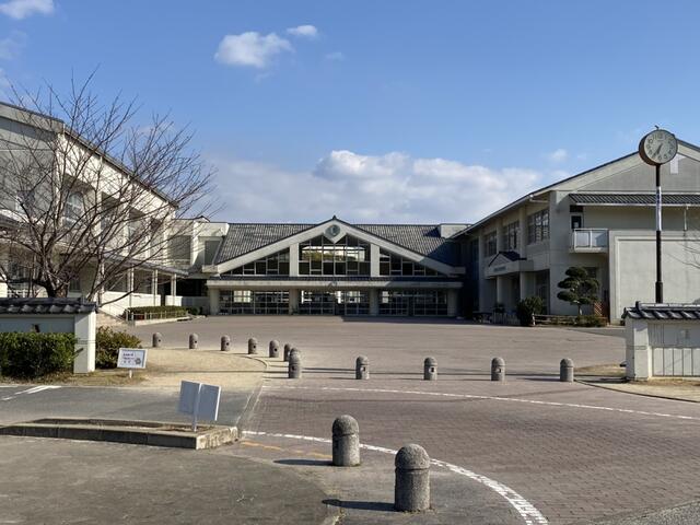 武雄市立御船が丘小学校 (1,089m)